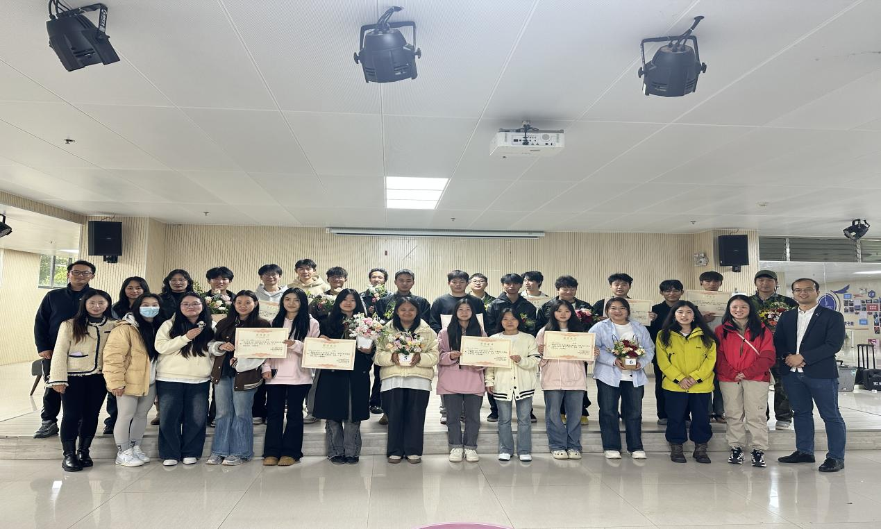职业教育风采展 ——花事匠语·艺韵绽放