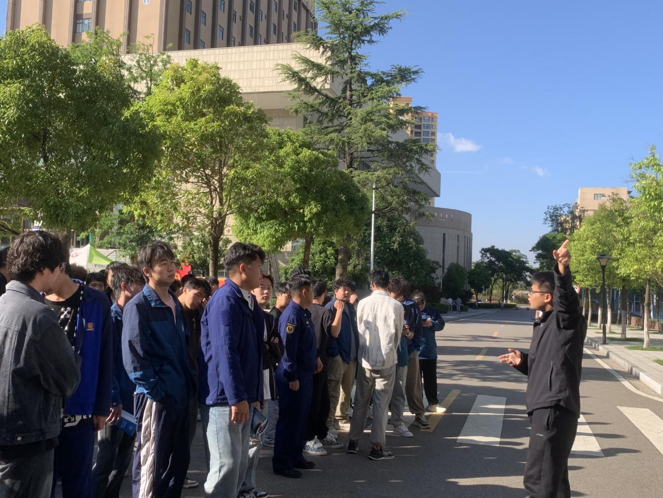 安全与应急技术学院开展职教周系列活动——校园安全隐患排查实践教学
